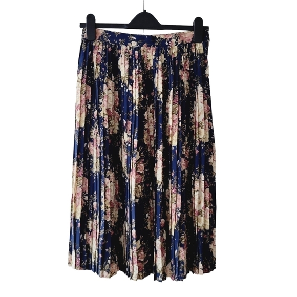 Vintage Alcott and Andrews Blue Floral Silk Blouse and Skirt Set - Picture 11 of 16